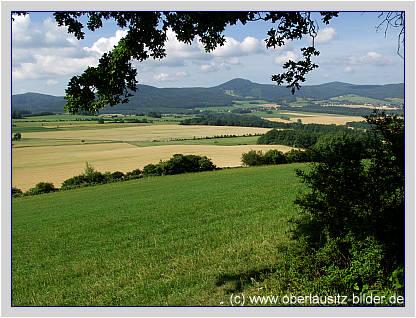 gebirge_mit_Lausche.jpg, 36 kB